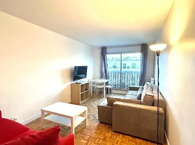 Apartments Tour Eiffel Entrepreneur Paris